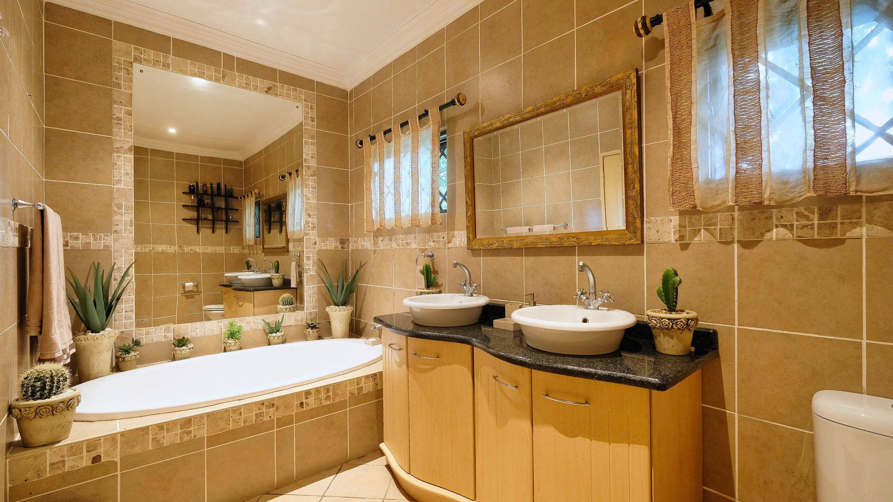 Yeşil tonlarda lüks banyo seramik uygulaması